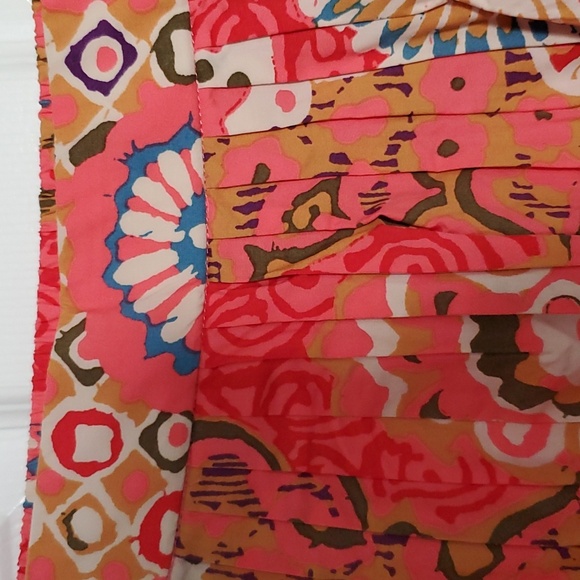 Great skirt. Vibrant colors. Lots to wear with it. Excellent condition. - Picture 3 of 7